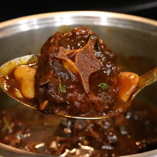 Jamaican Oxtail and Beans Recipe - by RoxyChowDown.com